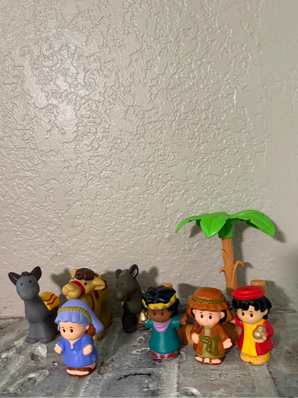 Lot of 7 2019 Fisher Price Little People Nativity Set and palm tree - Picture 2 of 15